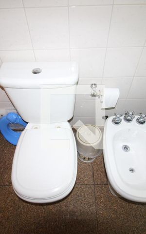 Apartamento à venda com 207m², 4 quartos e 4 vagasQuarto 2 - Banheiro