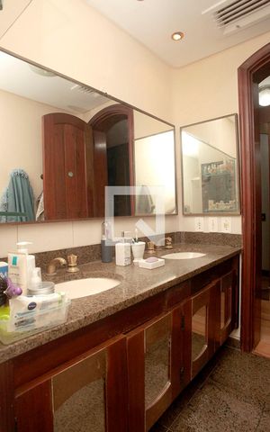 Apartamento à venda com 310m², 3 quartos e 3 vagasBanheiro Quarto 1 Suíte