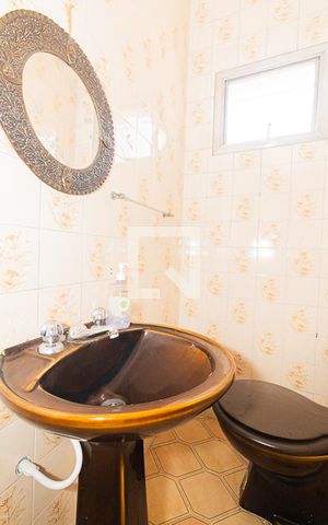 Casa à venda com 145m², 3 quartos e 2 vagas Casa à venda com 145m², 3 quartos e 2 vagasLavabo