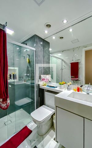 Apartamento à venda com 74m², 2 quartos e 2 vagasBanheiro da Suíte 1