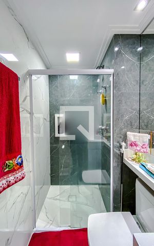 Apartamento à venda com 74m², 2 quartos e 2 vagasBanheiro da Suíte 1