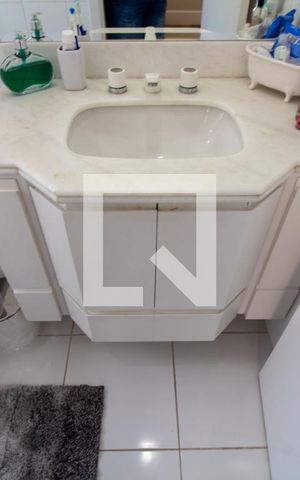 Apartamento à venda com 172m², 4 quartos e 4 vagas Apartamento à venda com 172m², 4 quartos e 4 vagasBanheiro da Suíte 1