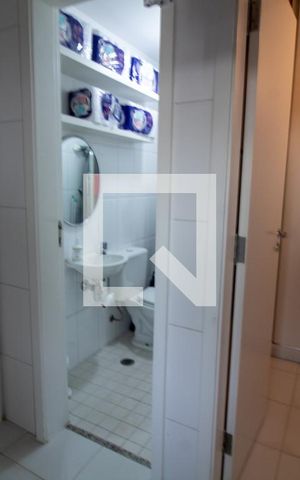 Apartamento à venda com 172m², 4 quartos e 4 vagas Apartamento à venda com 172m², 4 quartos e 4 vagasÁrea de Serviço