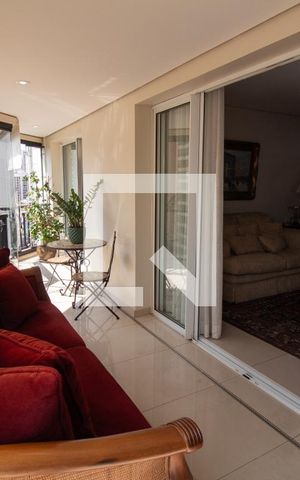 Apartamento à venda com 172m², 4 quartos e 4 vagas Apartamento à venda com 172m², 4 quartos e 4 vagasVaranda