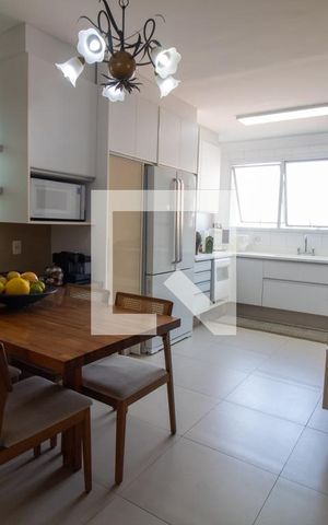 Apartamento à venda com 172m², 4 quartos e 4 vagas Apartamento à venda com 172m², 4 quartos e 4 vagasCozinha