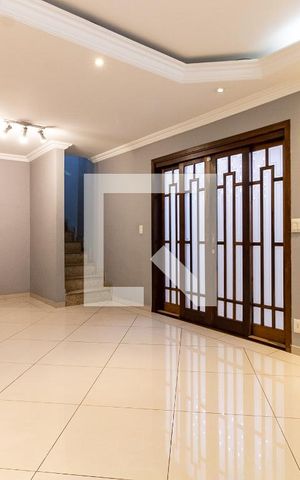 Casa à venda com 125m², 3 quartos e 2 vagas Casa à venda com 125m², 3 quartos e 2 vagasSala