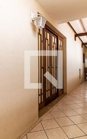 Casa à venda com 125m², 3 quartos e 2 vagas Casa à venda com 125m², 3 quartos e 2 vagasCorredor Lateral