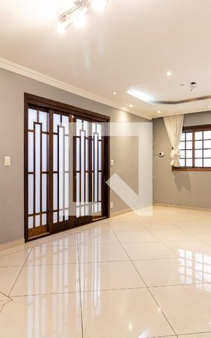 Casa à venda com 125m², 3 quartos e 2 vagas Casa à venda com 125m², 3 quartos e 2 vagasSala