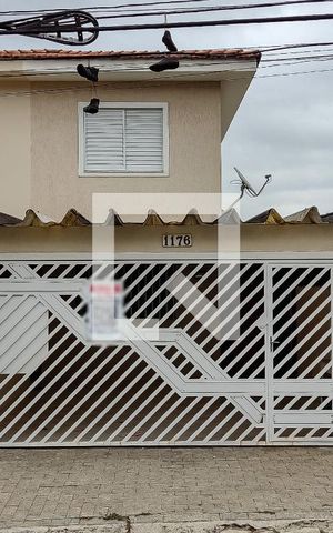 Casa à venda com 125m², 3 quartos e 2 vagas Casa à venda com 125m², 3 quartos e 2 vagasFachada