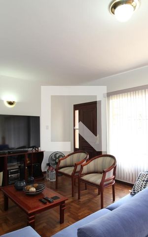 Casa à venda com 175m², 3 quartos e 2 vagasSala