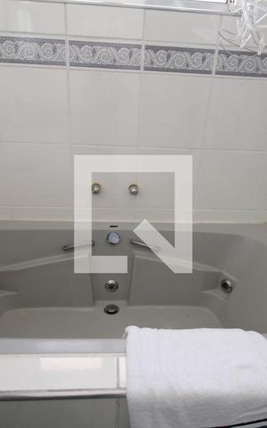 Casa à venda com 175m², 3 quartos e 2 vagasBanheiro