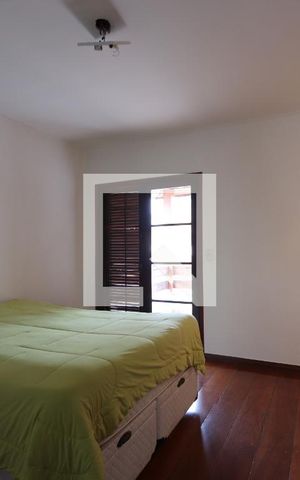 Casa à venda com 300m², 4 quartos e 4 vagasSuíte