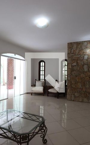 Casa à venda com 300m², 4 quartos e 4 vagasSala
