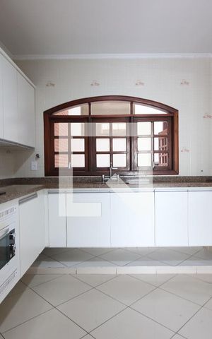 Casa à venda com 300m², 4 quartos e 4 vagasCozinha