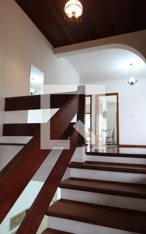 Casa à venda com 300m², 4 quartos e 4 vagasHall dos Quartos