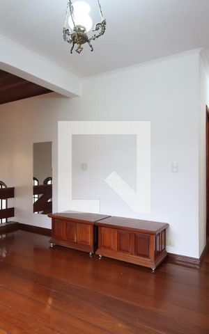 Casa à venda com 300m², 4 quartos e 4 vagasHall dos Quartos