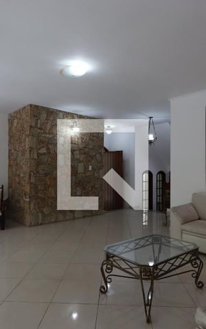 Casa à venda com 300m², 4 quartos e 4 vagasSala