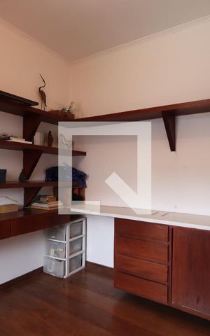 Casa à venda com 300m², 4 quartos e 4 vagasEscritório