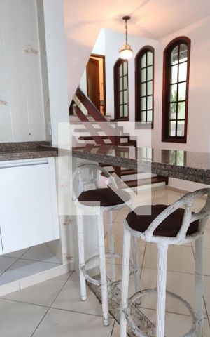 Casa à venda com 300m², 4 quartos e 4 vagasCozinha