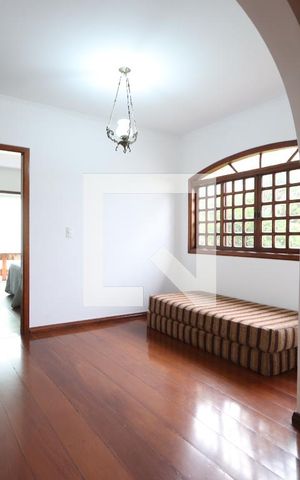 Casa à venda com 300m², 4 quartos e 4 vagasHall dos Quartos