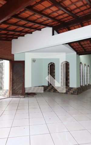 Casa à venda com 300m², 4 quartos e 4 vagasGaragem