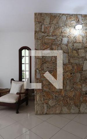 Casa à venda com 300m², 4 quartos e 4 vagasSala