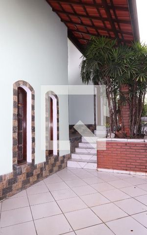 Casa à venda com 300m², 4 quartos e 4 vagasGaragem