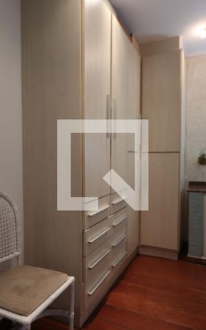 Casa à venda com 300m², 4 quartos e 4 vagasSuíte