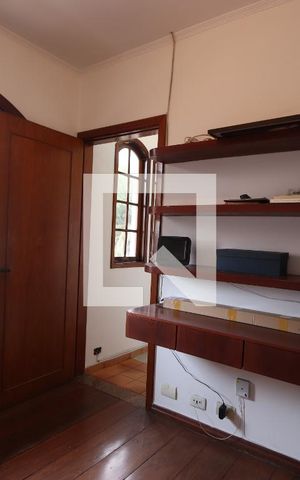 Casa à venda com 300m², 4 quartos e 4 vagasEscritório