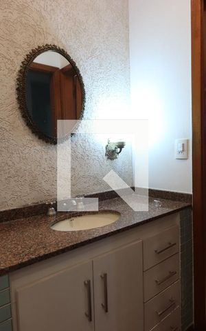 Casa à venda com 300m², 4 quartos e 4 vagasBanheiro da Suíte