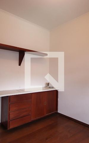 Casa à venda com 300m², 4 quartos e 4 vagasEscritório