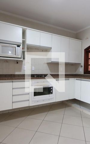 Casa à venda com 300m², 4 quartos e 4 vagasCozinha