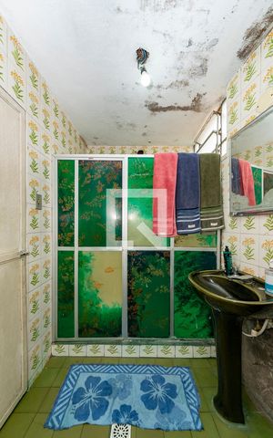 Casa à venda com 180m², 2 quartos e 2 vagas Casa à venda com 180m², 2 quartos e 2 vagasBanheiro