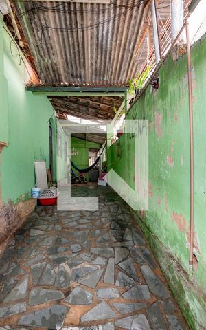 Casa à venda com 180m², 2 quartos e 2 vagas Casa à venda com 180m², 2 quartos e 2 vagasVaranda - Garagem