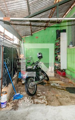 Casa à venda com 180m², 2 quartos e 2 vagas Casa à venda com 180m², 2 quartos e 2 vagasVaranda - Garagem