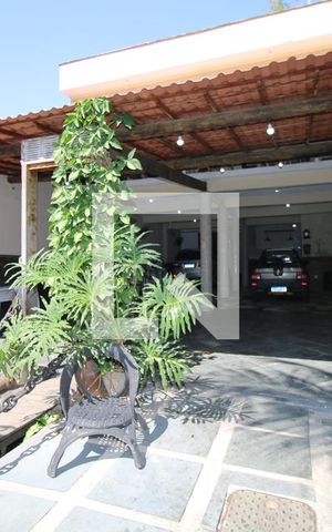 Casa à venda com 110m², 3 quartos e 8 vagasQuintal e Garagem