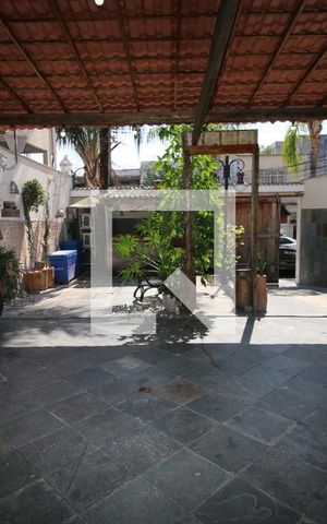 Casa à venda com 110m², 3 quartos e 8 vagasQuintal e Garagem