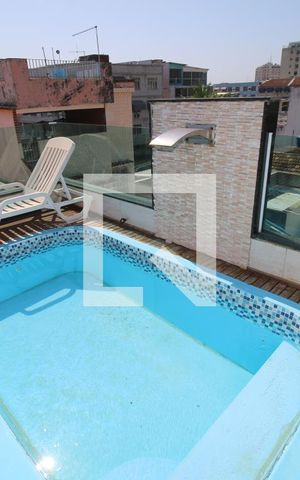 Casa à venda com 110m², 3 quartos e 8 vagasPiscina