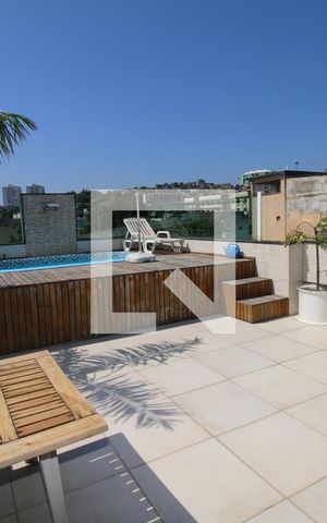 Casa à venda com 110m², 3 quartos e 8 vagasPiscina