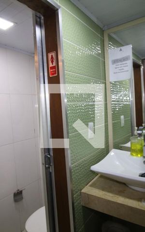 Casa à venda com 110m², 3 quartos e 8 vagasBanheiro de serviço 2