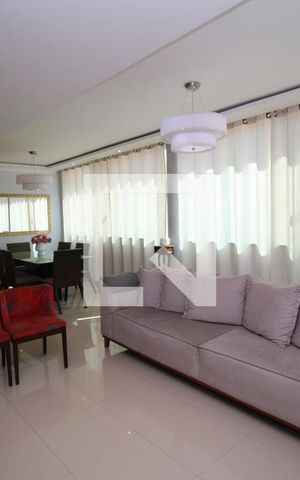 Casa à venda com 110m², 3 quartos e 8 vagasSala