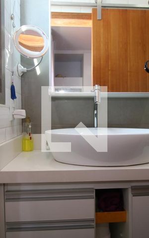 Casa à venda com 110m², 3 quartos e 8 vagasBanheiro da Suíte 1