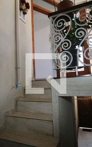 Casa à venda com 110m², 3 quartos e 8 vagasEscada de Acesso - 2º piso
