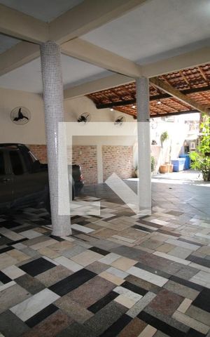 Casa à venda com 110m², 3 quartos e 8 vagasQuintal e Garagem