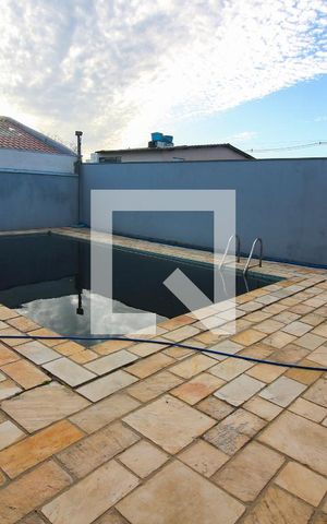 Casa à venda com 400m², 4 quartos e 6 vagas Casa à venda com 400m², 4 quartos e 6 vagasPiscina