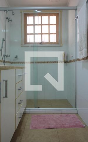 Casa à venda com 348m², 3 quartos e 5 vagasBanheiro da Suíte 1