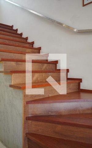 Casa à venda com 348m², 3 quartos e 5 vagasEscada - Acesso Quartos