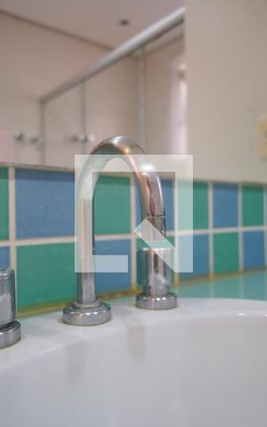 Casa à venda com 348m², 3 quartos e 5 vagasBanheiro da Suíte 2 - Torneira