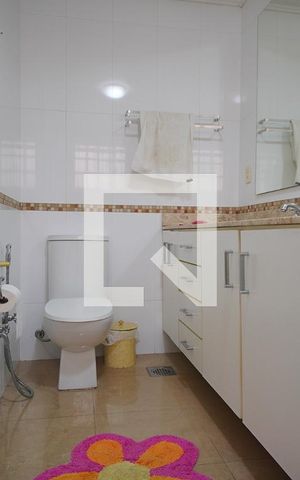 Casa à venda com 348m², 3 quartos e 5 vagasBanheiro da Suíte 1