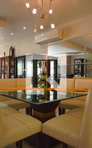 Casa à venda com 348m², 3 quartos e 5 vagasSala